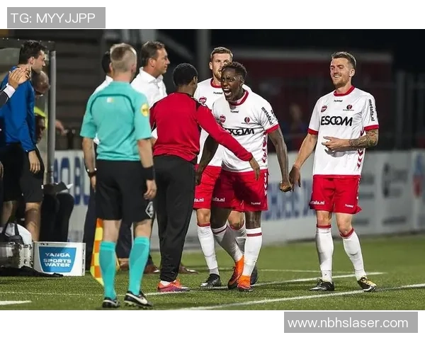 赫尔蒙特与前进之鹰的激烈对决分析及战术探讨